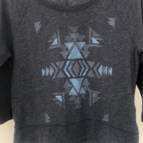 Hollister Navy Blue 3/4 Length Sleeve Tribal Aztec Top Size Xtra Small XS - Picture 3 of 6